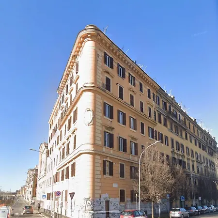 Lägenhet Elena Fine & Shining